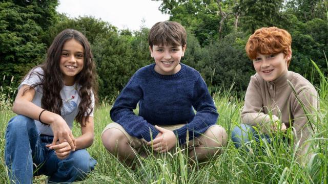 De izquierda a derecha: Arabella Stanton (Hermione Granger),  Dominic McLaughlin (Harry Potter) y Alastair Stout (Ron Weasley). Foto: HBO Max