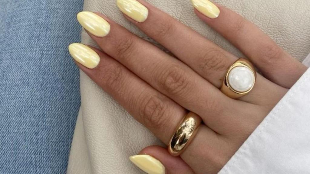 Manicura mantequilla o butter nails.
