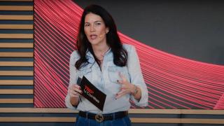 Marta Echarri, asesora financiera en una charla TED en la universidad de Comillas.