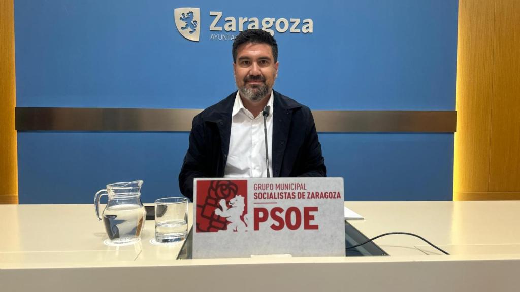 El concejal del PSOE Horacio Royo, en la sala de prensa del Ayuntamiento de Zaragoza.