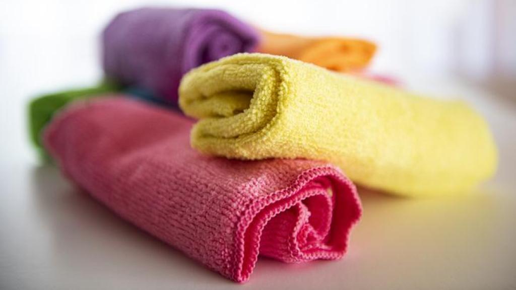 Unas bayetas de microfibra.