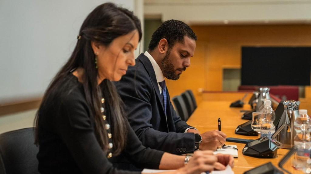 Montse Lluís, nueva secretaria general adjunta de Vox, junto a Ignacio Garriga, secretario general del partido.