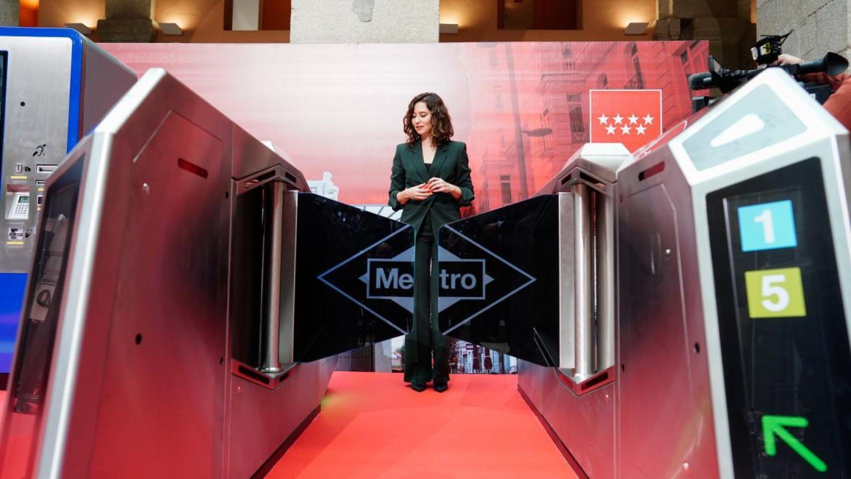 El nuevo abono transporte de Sánchez es 10 euros más caro que la tarifa joven de Ayuso, que llega a Toledo y Guadalajara