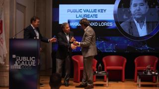 El alcalde de Pontevedra recibe en Lisboa la Llave del valor público y expone su modelo urbano