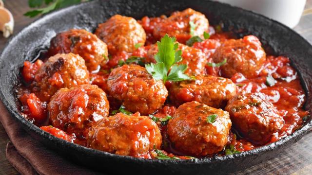 Un plato de albóndigas