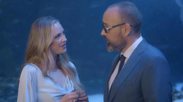 Risto Mejide recibe a Laia Grassi, su pareja, en el 'Chester'.