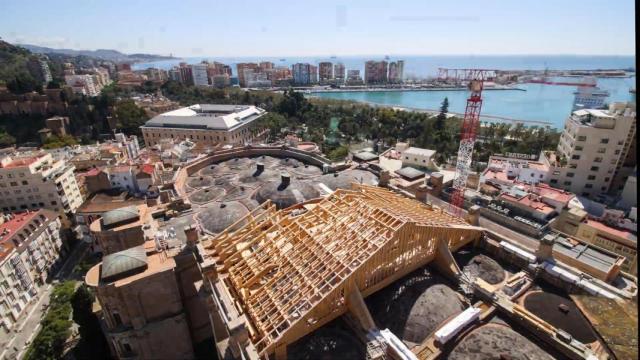 Vídeo de las obras del nuevo tejado de la Catedral de Málaga.