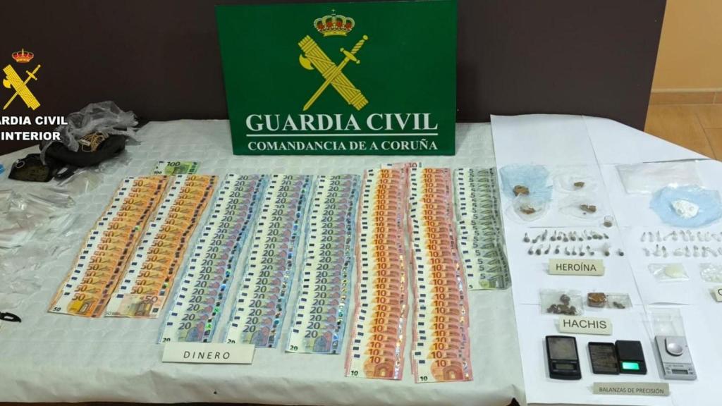 Desarticulados dos puntos de venta en Boiro.