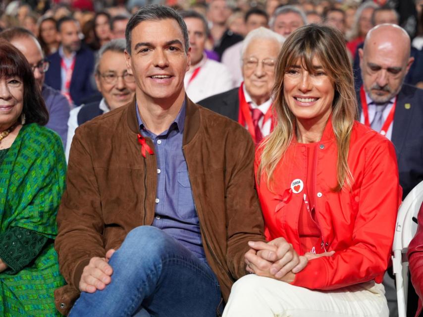 Pedro Sánchez y su mujer, Begoña Gómez, en diciembre de 2024.
