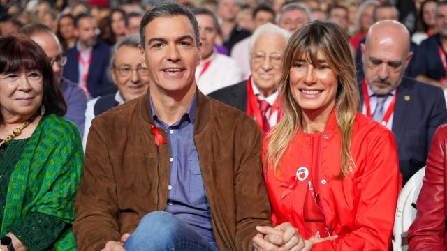Pedro Sánchez y su mujer, Begoña Gómez, en diciembre de 2024.