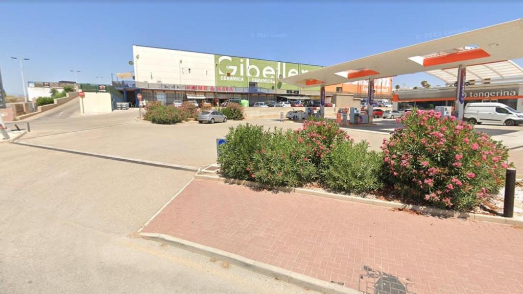 La gasolinera GALP de la Urbanización Camposol donde fueron vistos el martes 15 de abril, por última vez, José Patricio y Edwin Guillermo, al terminar su jornada laboral.