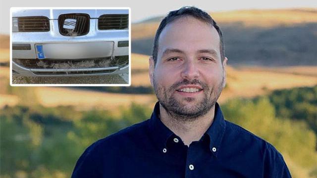 Alberto y una imagen de su vehículo tras el accidente