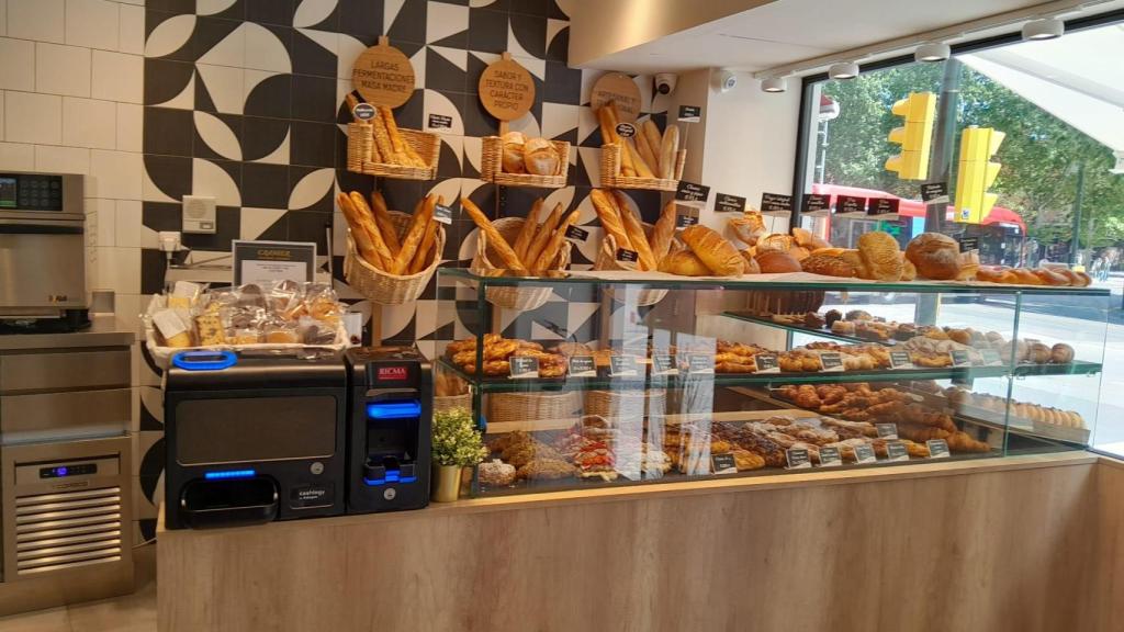 Interior de la panadería Granier de la Puerta del Carmen en Zaragoza.
