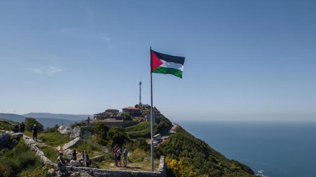 Bandera de Palestina izada en el Monte de Santa Tegra.