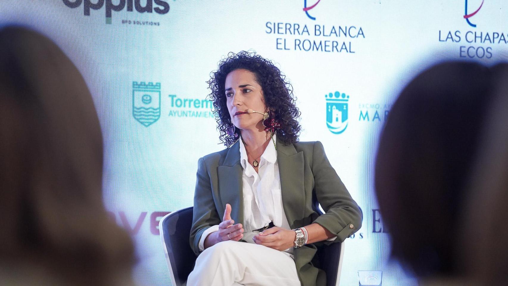 María García, directora del colegio Sierra Blanca-El Romeral, durante su intervención en la mesa redonda '¿Cómo podemos mejorar en el Informe Pisa?';  en la primera jornada del IV Foro de Educación, Innovación y Tecnología 'Impulsando el cambio para transformar el futuro'.