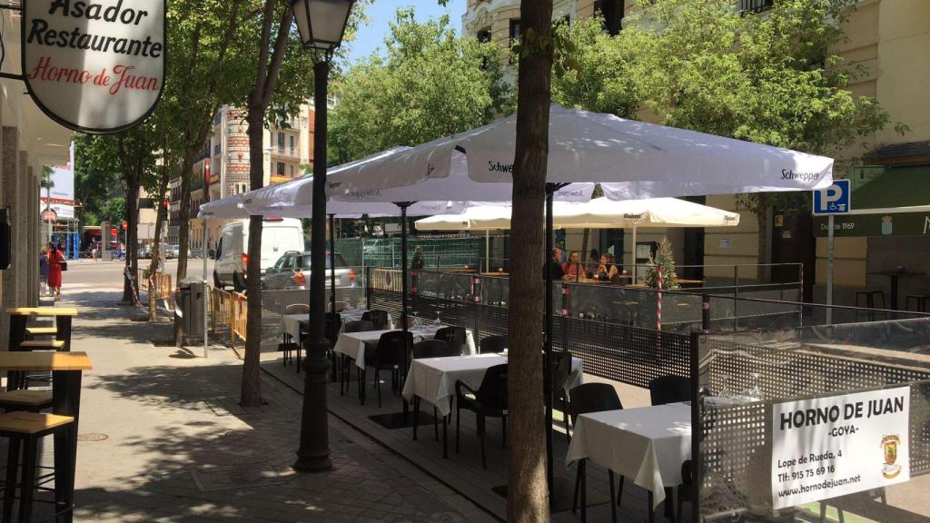 La terraza de Horno de Juan, en el madrileño barrio de Goya.