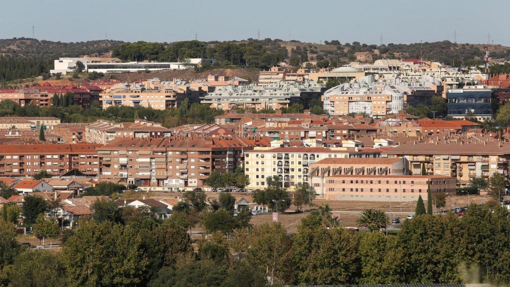 Una panorámica de varios barrios de Toledo, con Santa Teresa en primer plano.