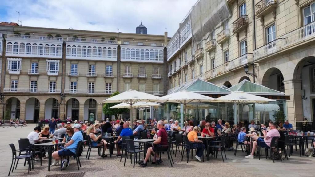 Turistas en terrazas de A Coruña.