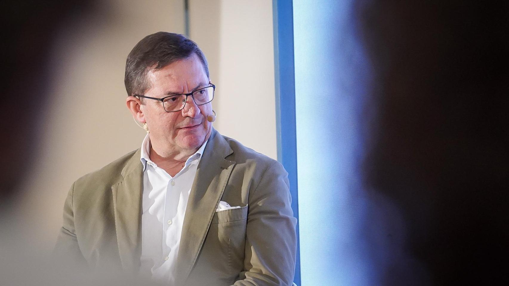 Fernando Seco, vicepresidente ejecutivo de CESUR (Círculo de Empresarios del Sur de España), durante su intervención en la mesa redonda 'España como punto de atracción de talento internacional'; en la primera jornada del IV Foro de Educación, Innovación y Tecnología 'Impulsando el cambio para transformar el futuro'.