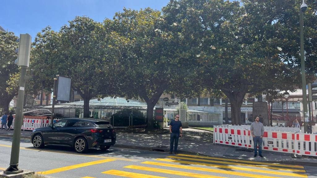 Paso de peatones temporal en Obelisco.