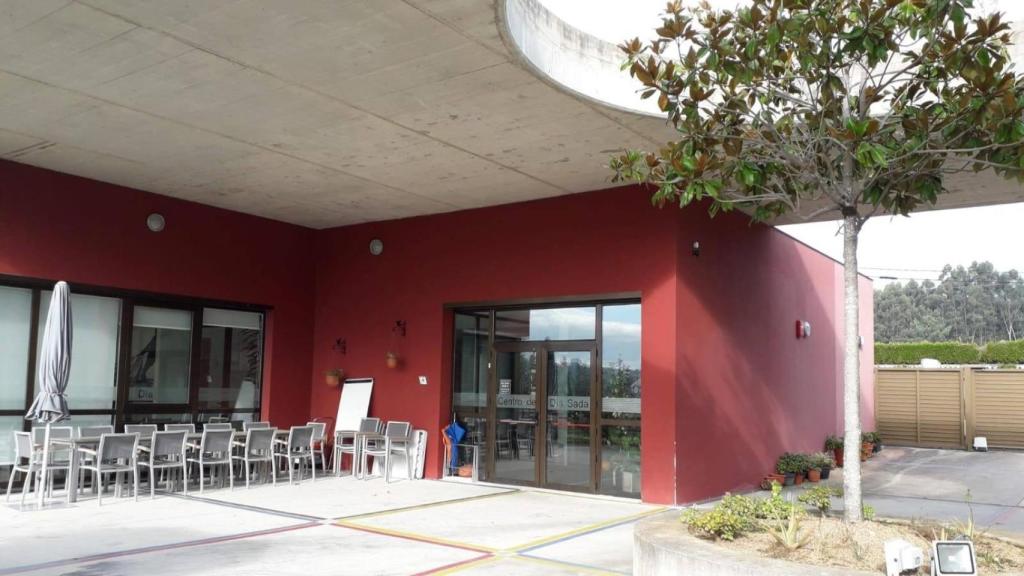 Centro de día de Mondego situado al lado de la parcela ofrecida a la Xunta por el Concello de Sada.
