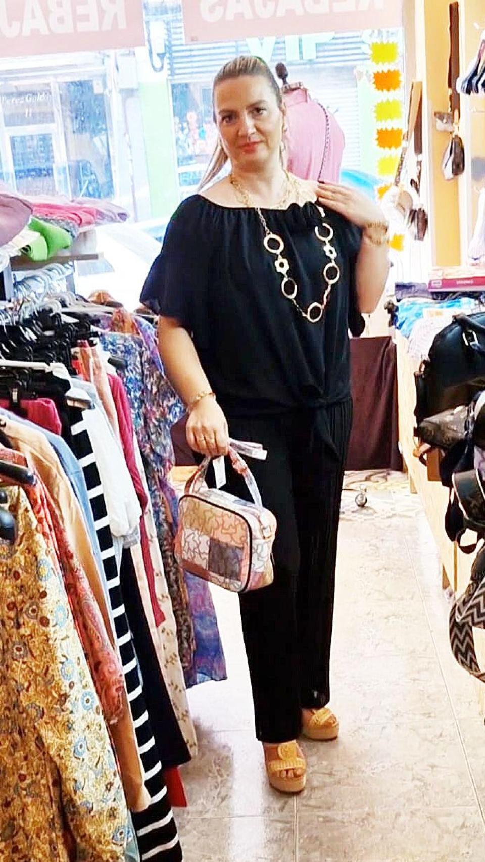 Vanessa en el interior de su nuevo negocio