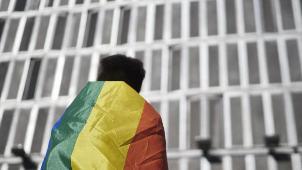 Imagen de archivo de un manifestante en la marcha del Orgullo LGTBI de Pamplona de 2022.