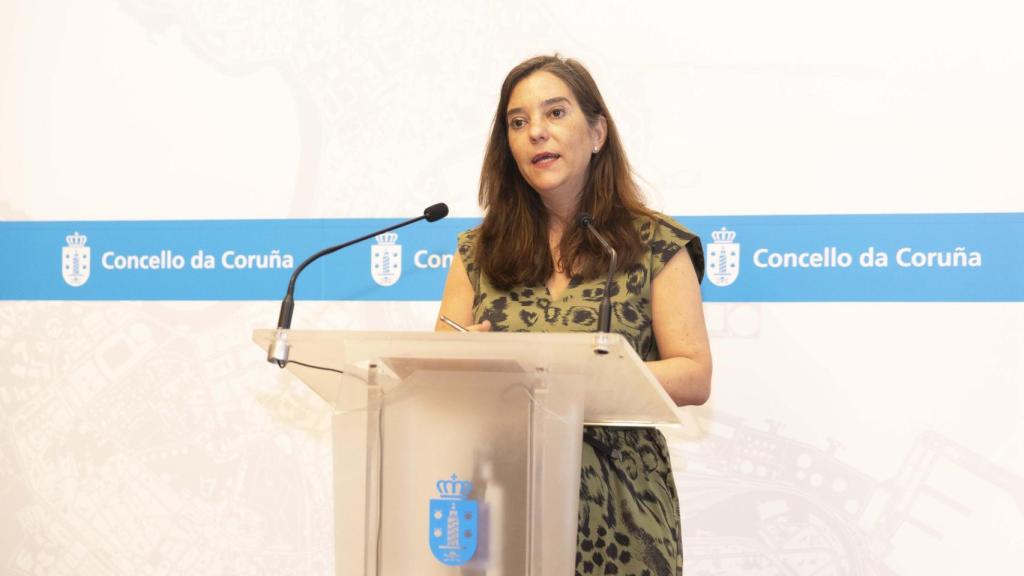 Inés Rey se defiende de las críticas a su gestión de PP y BNG.