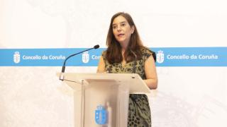 Inés Rey se defiende de las críticas a su gestión de PP y BNG.