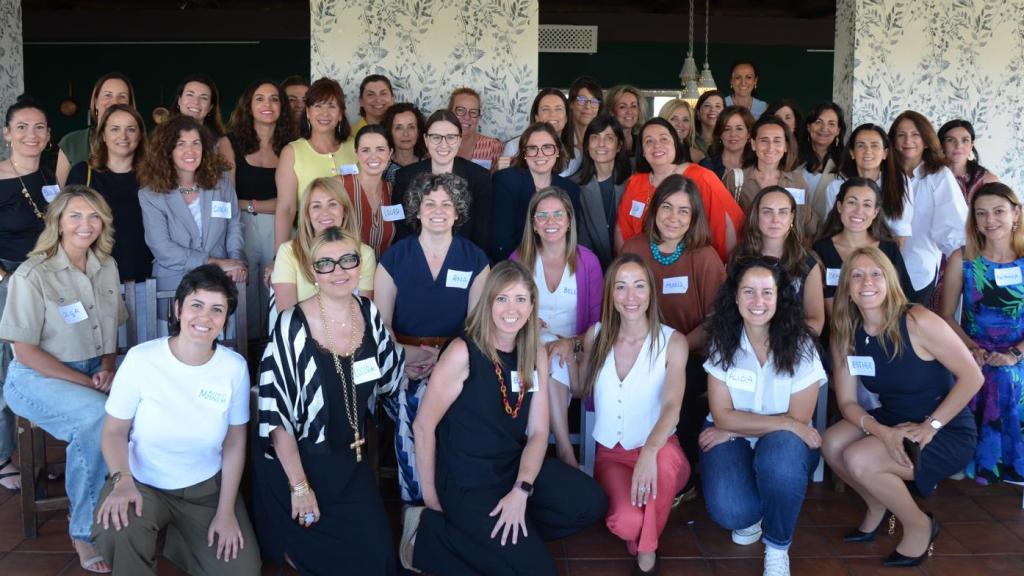 Componentes de 'Elyseum Women Club'.