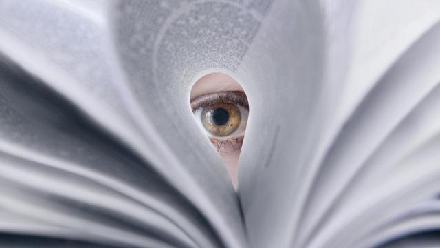 El científico que escribe novelas: una fuga necesaria hacia la verdad más profunda