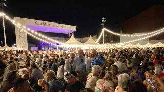 La primera edición de La Nit del Vi en la multitudinaria acogida del 2024.