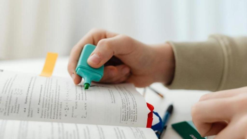 EvAU 2025: cómo organizar el estudio y potenciar la memoria con los colores que mejor funcionan