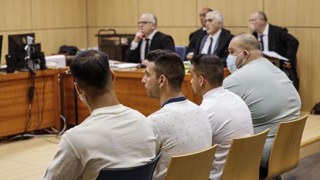 La Audiencia de Valencia juzga a cuatro hombres por abusar sexualmente de una menor en estado de embriaguez. Efe / Ana Escobar