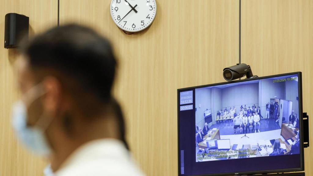 La Audiencia de Valencia juzga a cuatro hombres por abusar sexualmente de una menor de 14 años en estado de embriaguez. Efe / Ana Escobar