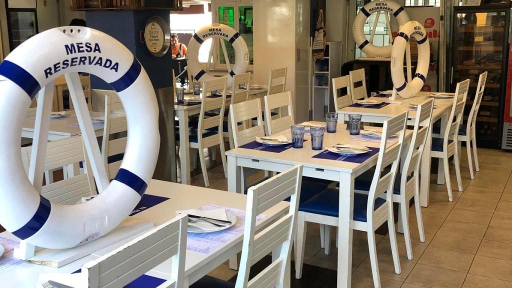 El comedor del restaurante El Muelle del Barrio Pesquero.