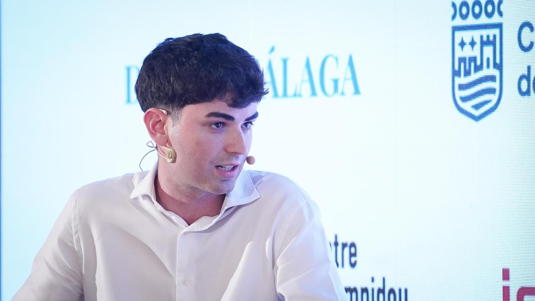 Vicente Mirasol, CEO de TuManag3r, durante su intervención en la conversación a dos bajo el título 'Ser ‘influencer’, ¿cómo prepararse y vivir de ello?'; en la primera jornada del IV Foro de Educación, Innovación y Tecnología 'Impulsando el cambio para transformar el futuro'.