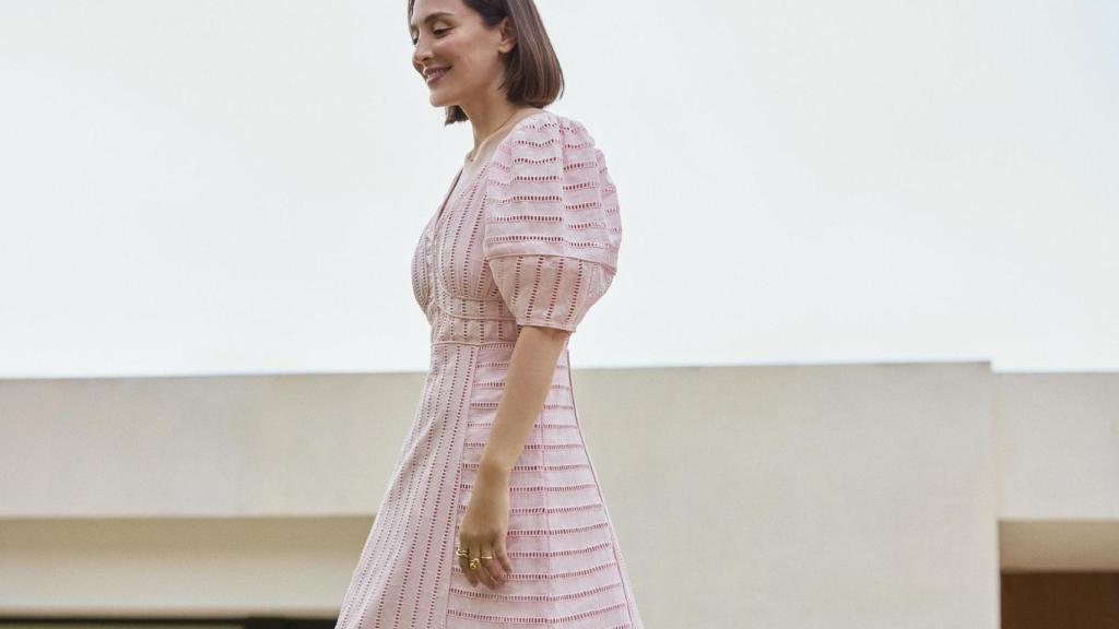 Tamara Falcó, posando con prendas de la línea 'Ciudad de México'.