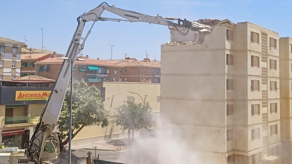 Comienza la demolición de las primeras viviendas del cuartel de la Guardia Civil.