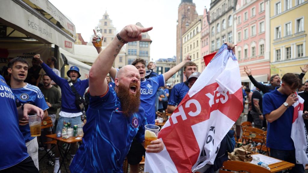 Aficionados del Chelsea, en el centro de Breslavia.