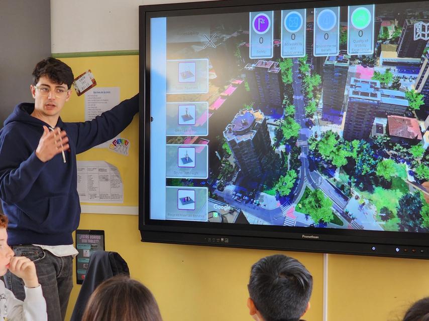 Uno de los talleres que se ha llevado a cabo en los colegios de la zona, donde se usó el videojuego.