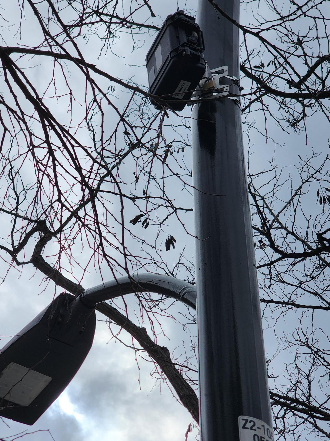 Radares de coches instalados en la zona para el estudio.
