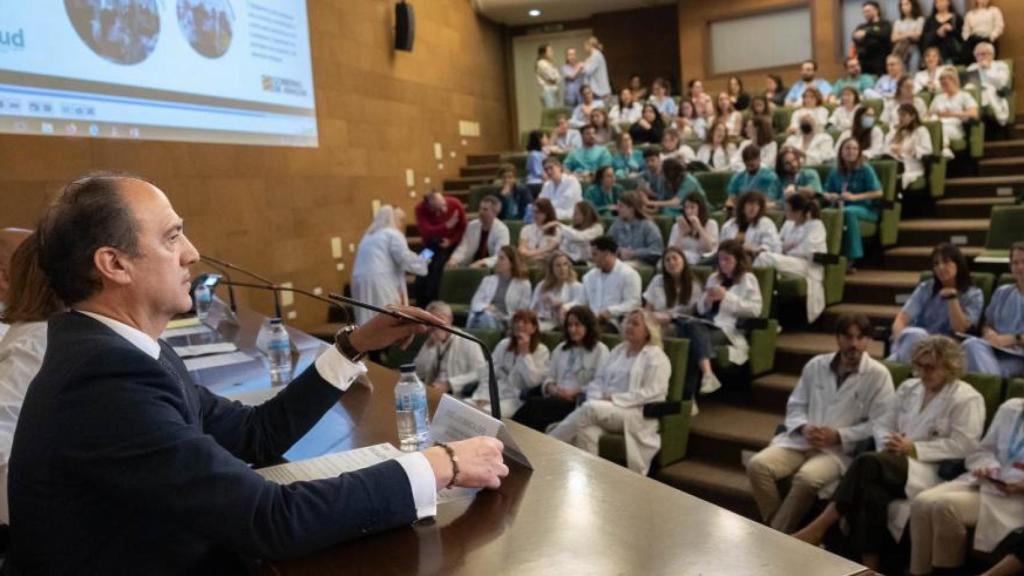 El consejero Bancalero, en una de las jornadas de puertas abiertas del Servet.