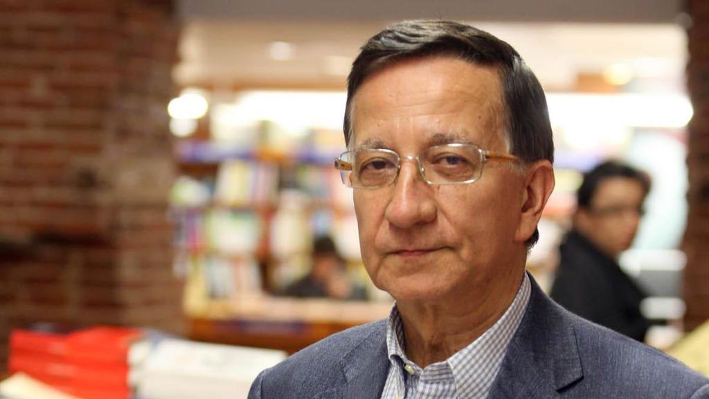 El escritor Ramón García Domínguez en la presentación de su libro, 'Miguel Delibes de cerca'