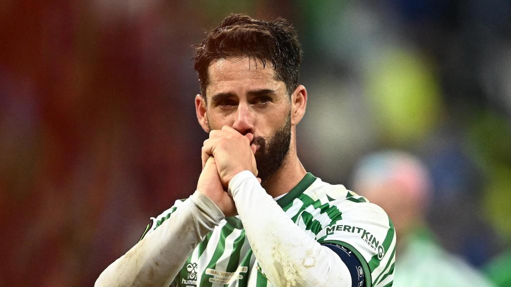 Isco, entre lágrimas tras perder la final de la Conference League.