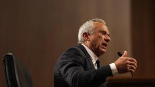 Imagen de archivo del secretario de Salud, Robert F. Kennedy Jr., durante una intervención en el Senado de los Estados Unidos.