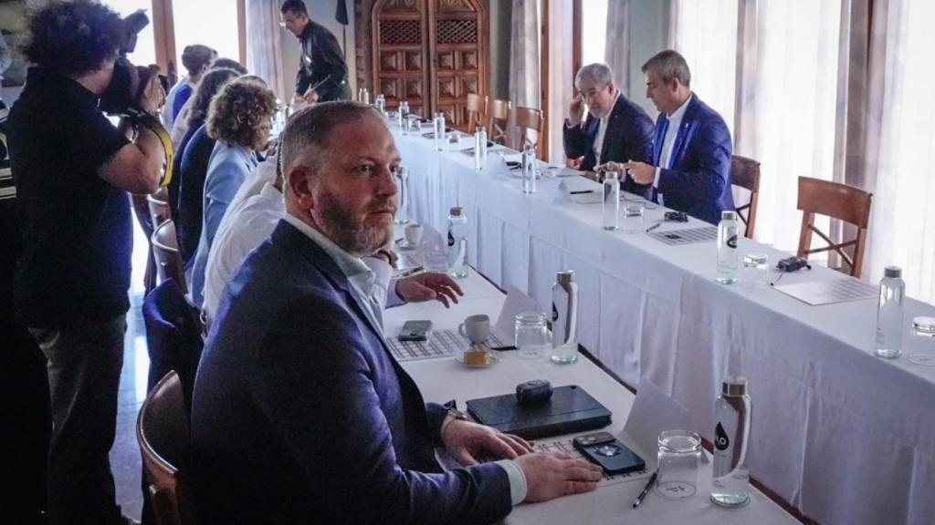 La delegación de eurodiputados, reunida con Fernando Clavijo, presidente de Canarias, y su vicepresidente, Manolo Domínguez.
