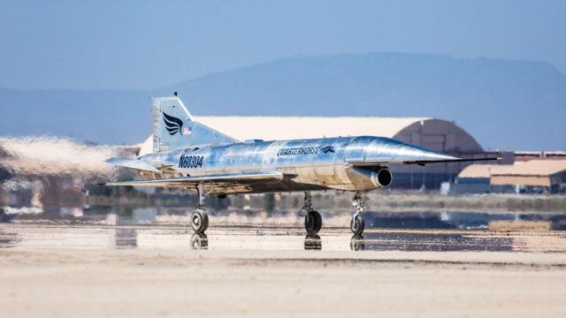 El avión hipersónico Quarterhorse Mk 1 de Hermeus durante la prueba de vuelo.