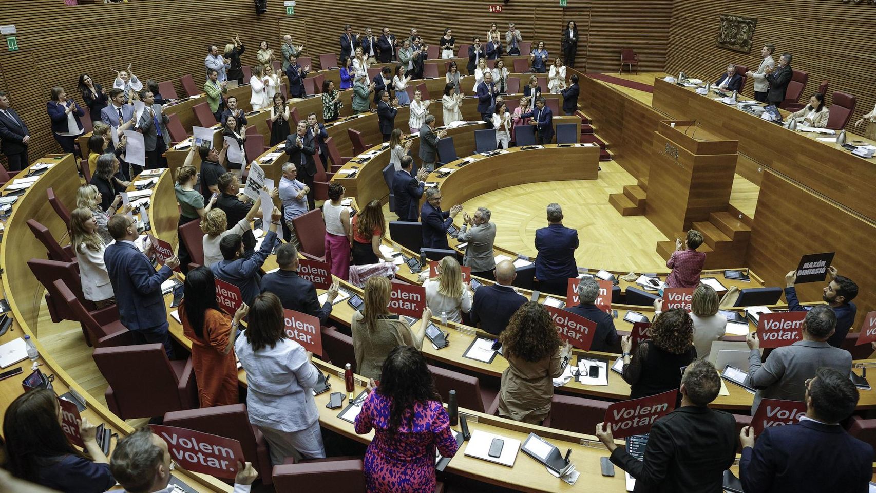 Mazón saca adelante los Presupuestos con los votos de Vox y afianza la ...
