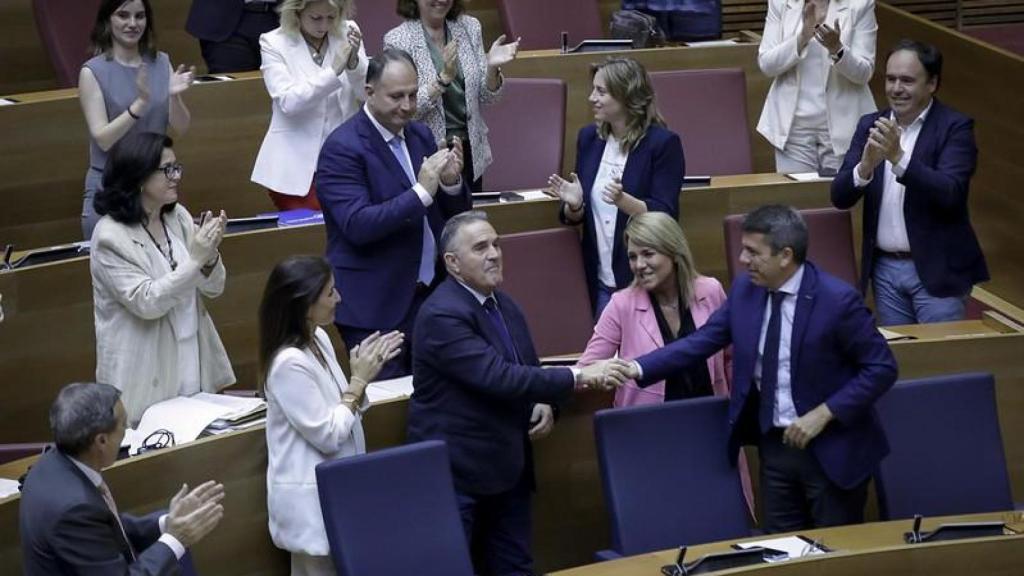 Mazón, tras la aprobación de los Presupuestos. José Cuéllar / Corts